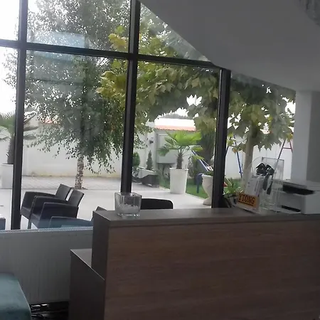 Mesecev Konak Alojamento de Acomodação e Pequeno-almoço Ni